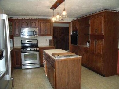 69 Candlewick Ln, Whitman, MA 02382 - photo 6