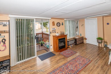 1215 mantle way-171