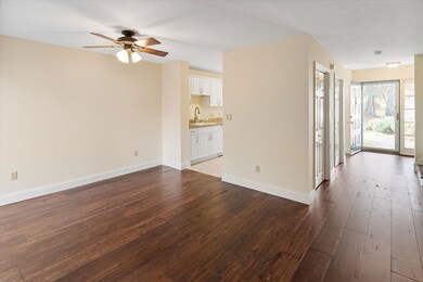 54 Laurel Ct unit U301, Nashua, NH 03062 - photo 3