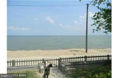 526 Potomac River Ave, Colonial Beach, VA 22443 - photo 4