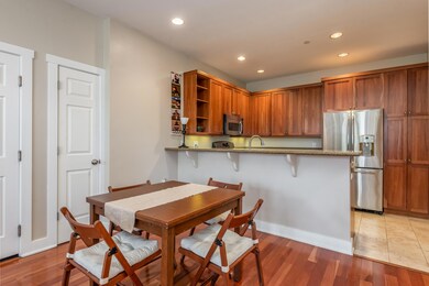 006_06-Dining - Kitchen