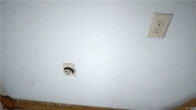 411 Oliver St unit Upper Front, North Tonawanda, NY 14120 - photo 4