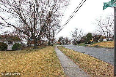 312 Yorknolls Dr, Capitol Heights, MD 20743 - photo 2