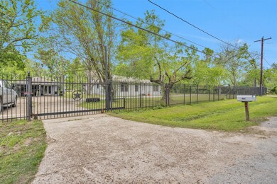 1725 Strawn Rd, Houston, TX 77039 - photo 6