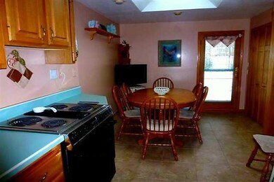 Kitchen. Eat-in kitchen
