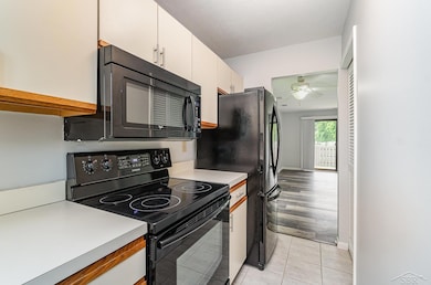 301 S Walnut St unit 301, Bay City, MI 48706 - photo 2