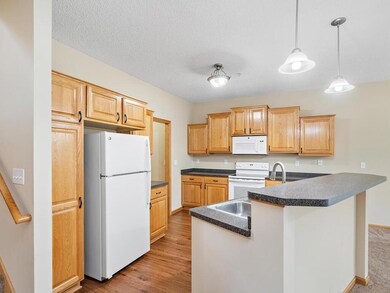 181 Larpenteur Ave E Unit B Maplewood MN 55117 USA