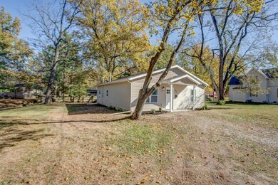 112 N Vine St, Freeburg, IL 62243 - photo 3