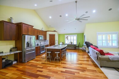 Hardwood floors, stainless appliances