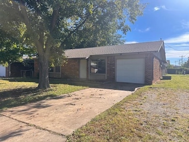 1913 Ridgeway Rd, Blackwell, OK 74631 - photo 2