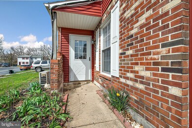 557 Staufer Ct, Mount Joy, PA 17552 - photo 4