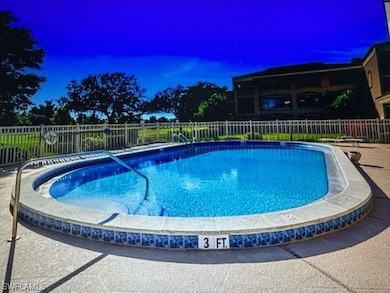 Large Heated Community Pool w/Community Covered Ar
