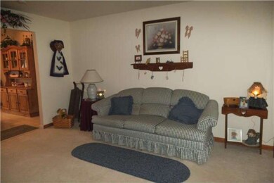 139 Bainbridge Cir, Reading, PA 19608 - photo 2