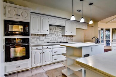 1118 Ridgecrest Cir, Denton, TX 76205 - photo 5