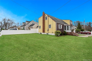 149 Byrd St, Lindenhurst, NY 11757 - photo 3