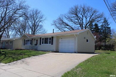 4246 Warren St, Davenport, IA 52806 - photo 2
