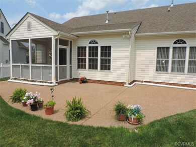 Spacious aggregate patio and screened porch, upgra