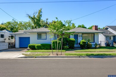 1129 9th Ave SW, Albany, OR 97321 - photo 2