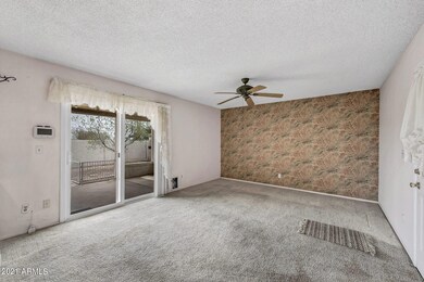 Family Room(3)