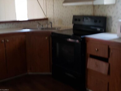 1424 Crestwood Ln, Asheboro, NC 27205 - photo 3