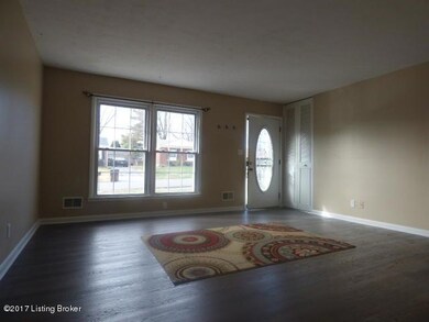 9411 Doewood Ln, Louisville, KY 40291 - photo 4