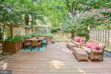 11525 Pine Cone Ct, Reston, VA 20191 - photo 2