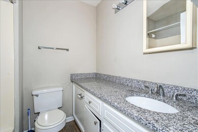 12-213 B Broad St-6