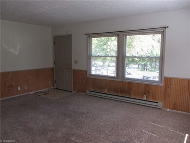 918 - Living room.