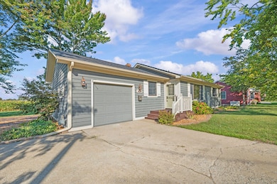 404 Sherwood Ave, Three Oaks, MI 49128 - photo 2