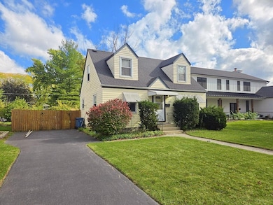 1005 S Mitchell Ave, Elmhurst, IL 60126 - photo 2