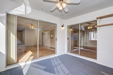 AZ Rm w/Cfan accesses Living & Family
