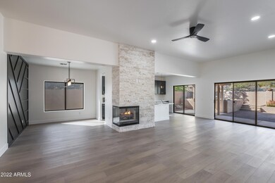 2320 E Behrend-5