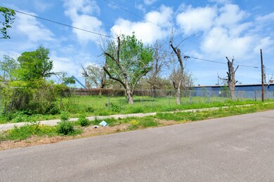 5902 Eastwood St, Houston, TX 77021 - photo 4
