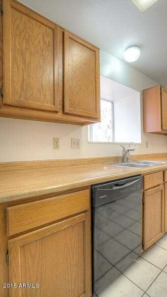 004 Kitchen