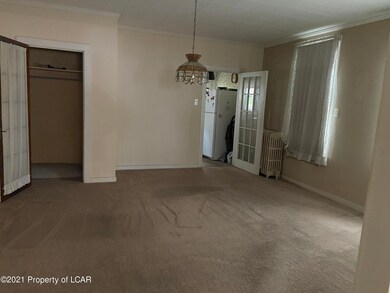 726 E Broad St, Tamaqua, PA 18252 - photo 2