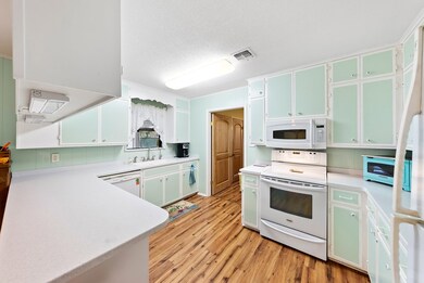 101 E Grothe St, Fredericksburg, TX 78624 - photo 7