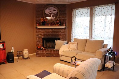 307 Odell St, Cleburne, TX 76033 - photo 4