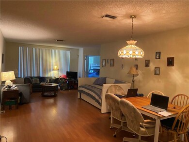 LIVING ROOM/ DININGROMM