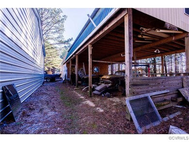 View of yard with an outbuilding