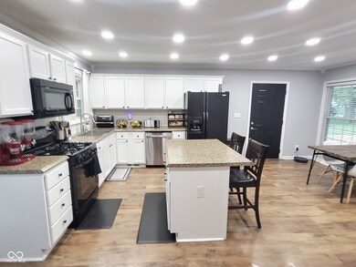 2741 Fairlawn Dr, Columbus, IN 47203 - photo 4