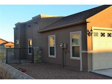 800 Desert Sky Dr, Horizon City, TX 79928 - photo 2