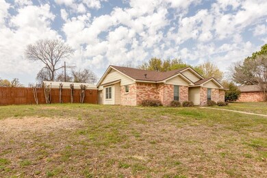 2701 Springbrooke Dr, Hurst, TX 76054 - photo 4