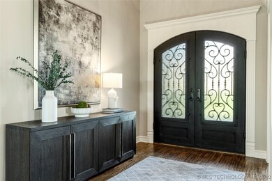 GRAND ENTRY FOYER