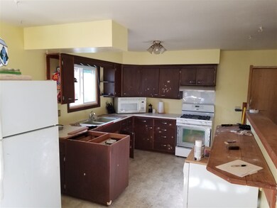 523 Hillcrest Ln, Brooklyn, WI 53521 - photo 3