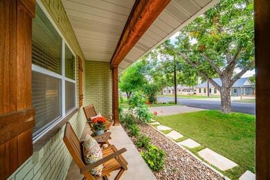 504 Cora St, Fredericksburg, TX 78624 - photo 2