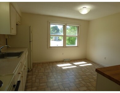 8 Coach Ln, Amherst, MA 01002 - photo 4