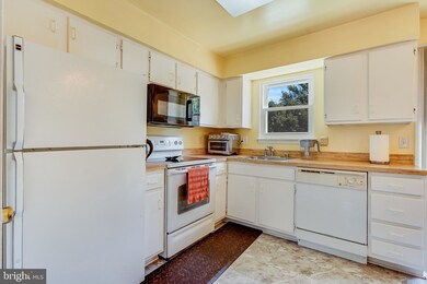 15356 Gunsmith Terrace, Woodbridge, VA 22191 - photo 5