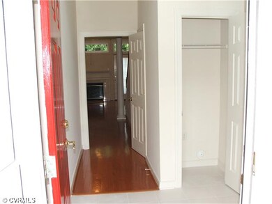 Foyer - The foyer is 7  x 7  in dimension and feat