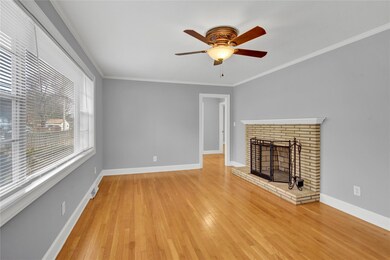 204 E Turner St, Statesville, NC 28677 - photo 4