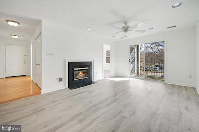 10007 Vanderbilt Cir unit 7, Rockville, MD 20850 - photo 3